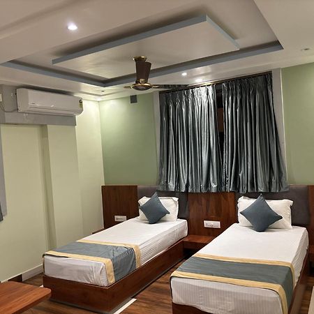 Hotel Omkareshwar Inn Диогар Екстериор снимка