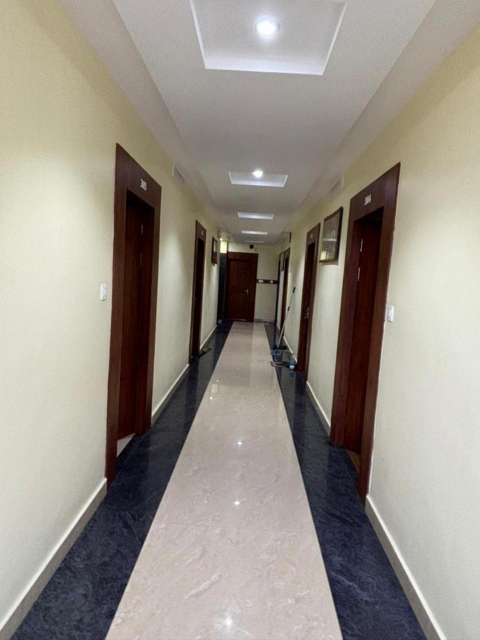 Hotel Omkareshwar Inn Диогар Екстериор снимка