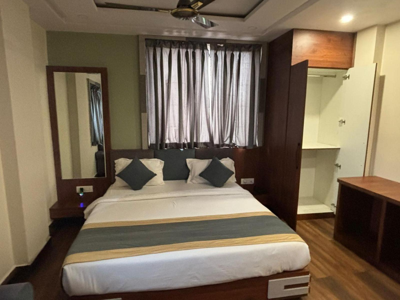 Hotel Omkareshwar Inn Диогар Екстериор снимка