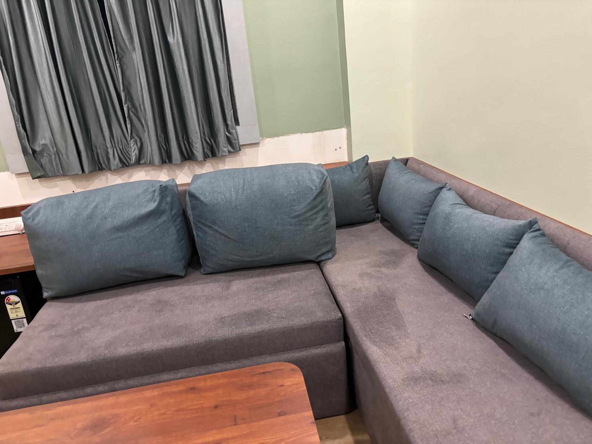 Hotel Omkareshwar Inn Диогар Екстериор снимка