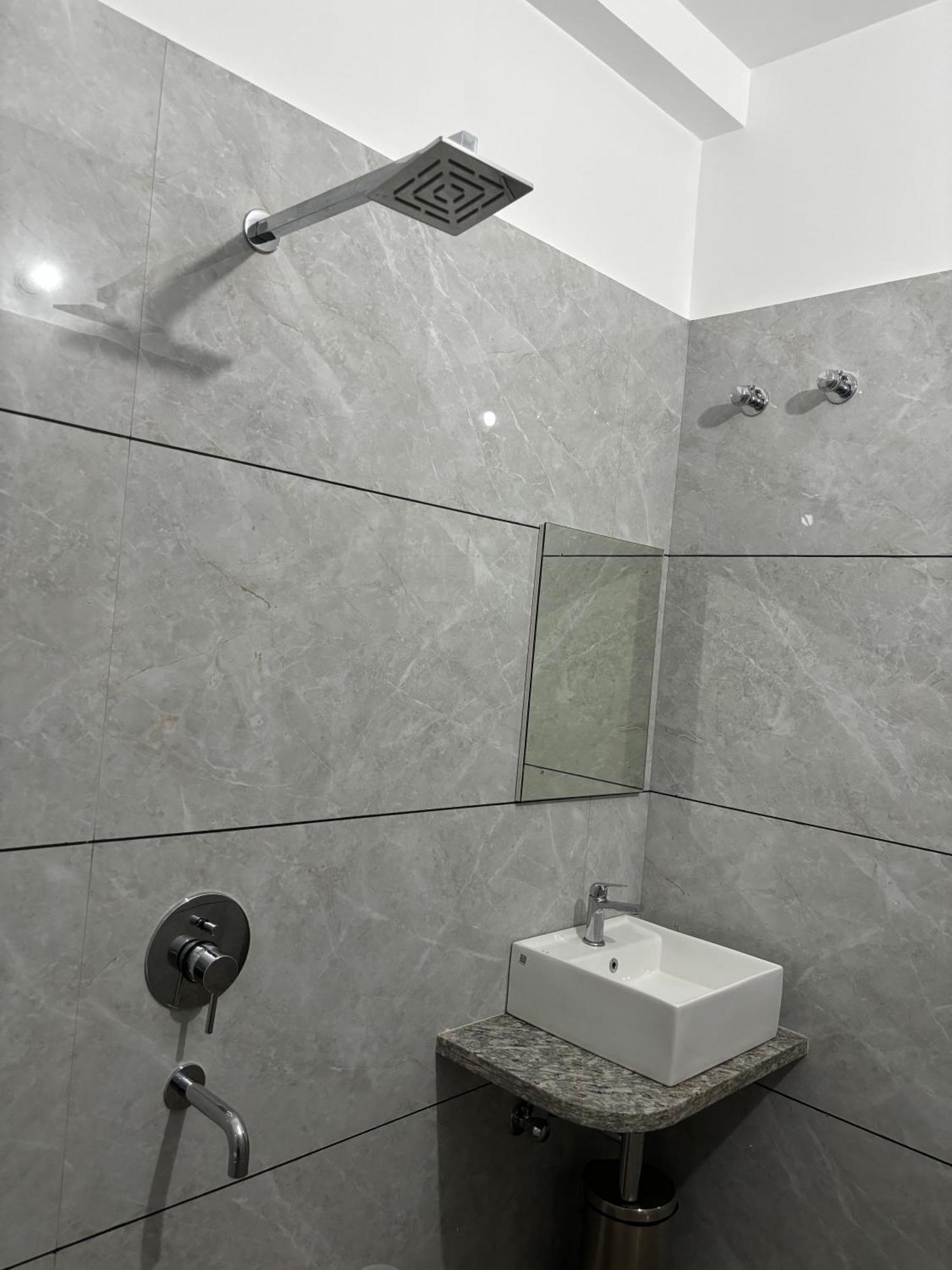 Hotel Omkareshwar Inn Диогар Екстериор снимка