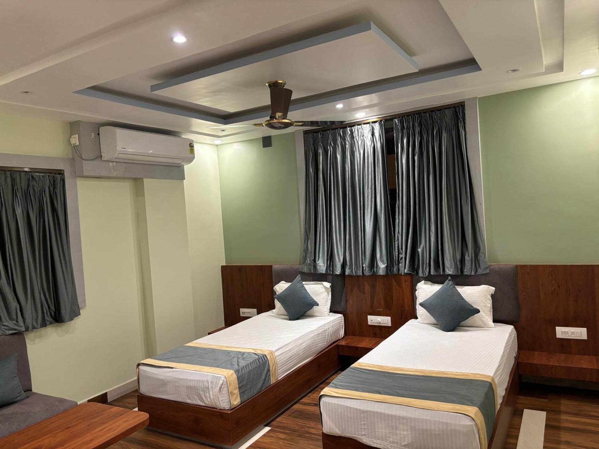 Hotel Omkareshwar Inn Диогар Екстериор снимка