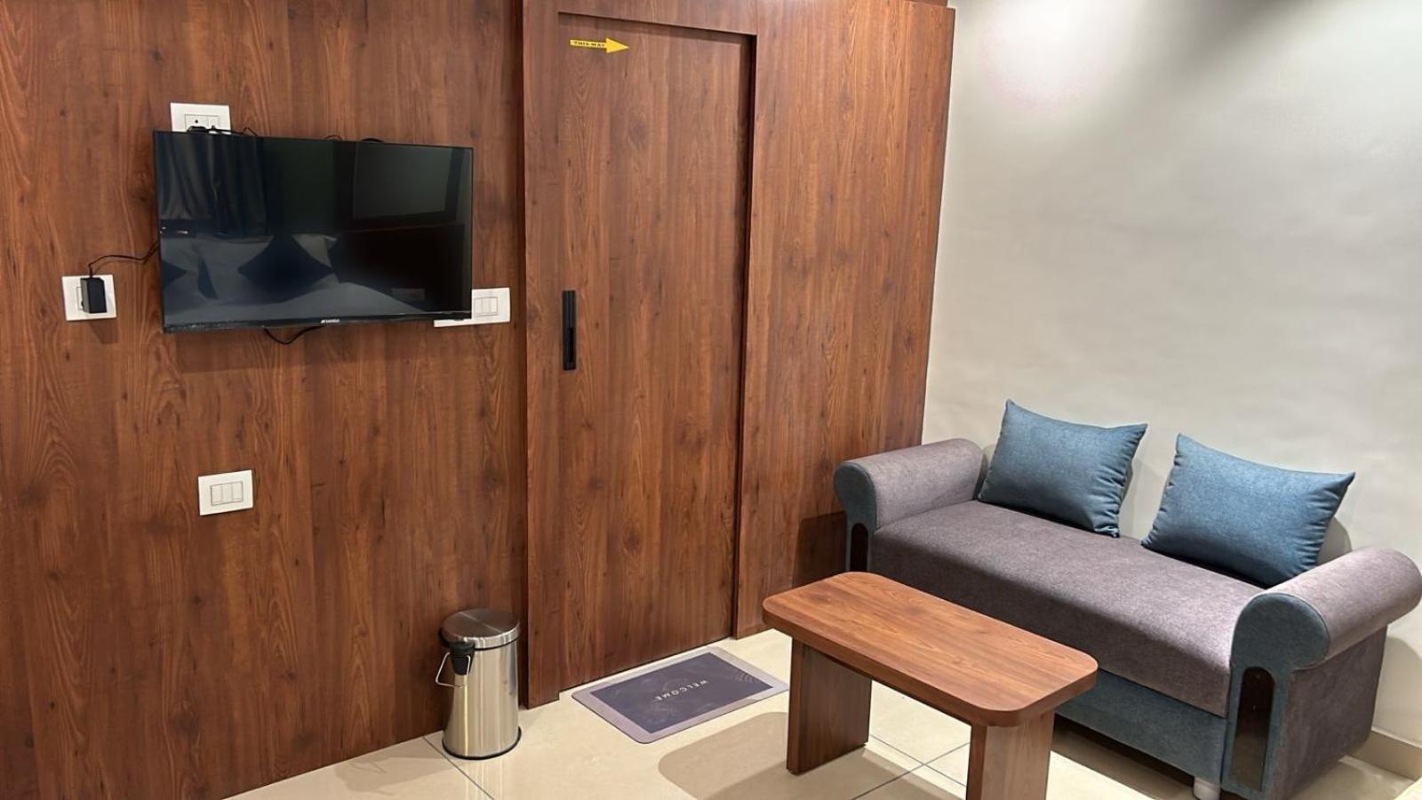 Hotel Omkareshwar Inn Диогар Екстериор снимка