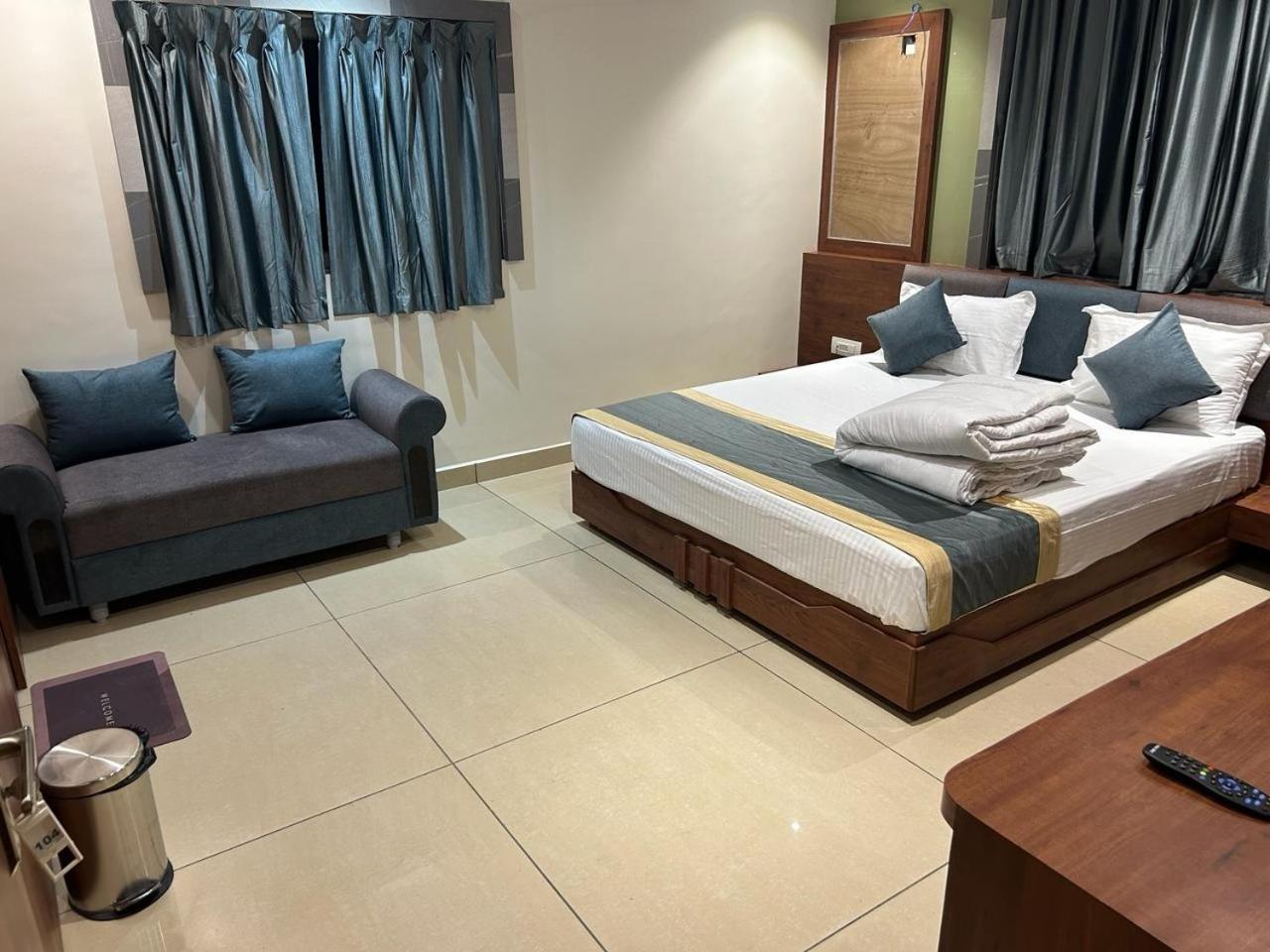 Hotel Omkareshwar Inn Диогар Екстериор снимка