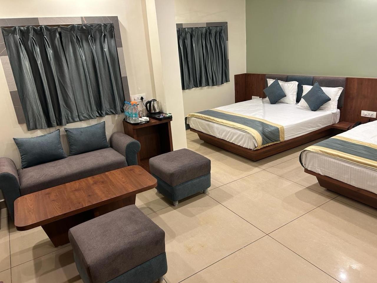 Hotel Omkareshwar Inn Диогар Екстериор снимка