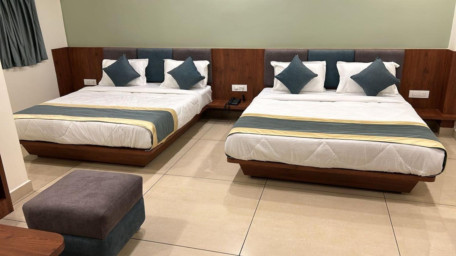 Hotel Omkareshwar Inn Диогар Екстериор снимка