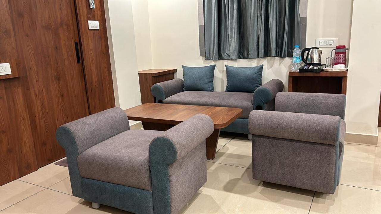 Hotel Omkareshwar Inn Диогар Екстериор снимка