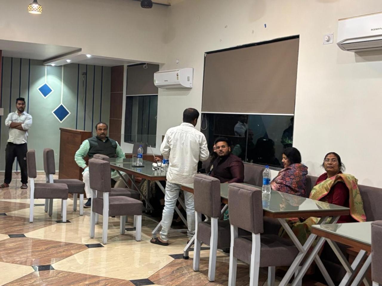 Hotel Omkareshwar Inn Диогар Екстериор снимка