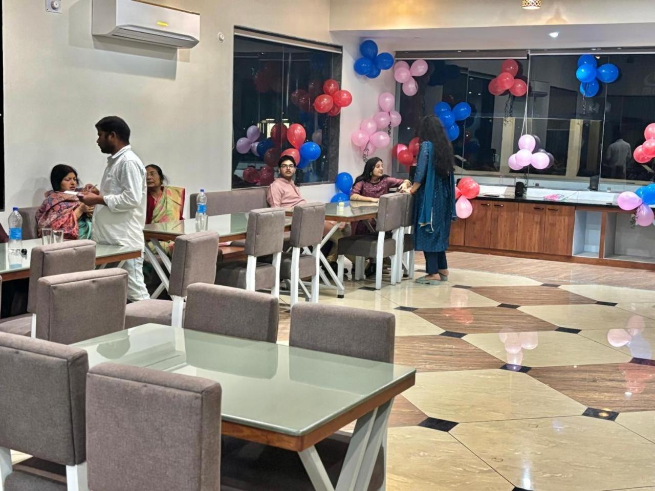 Hotel Omkareshwar Inn Диогар Екстериор снимка